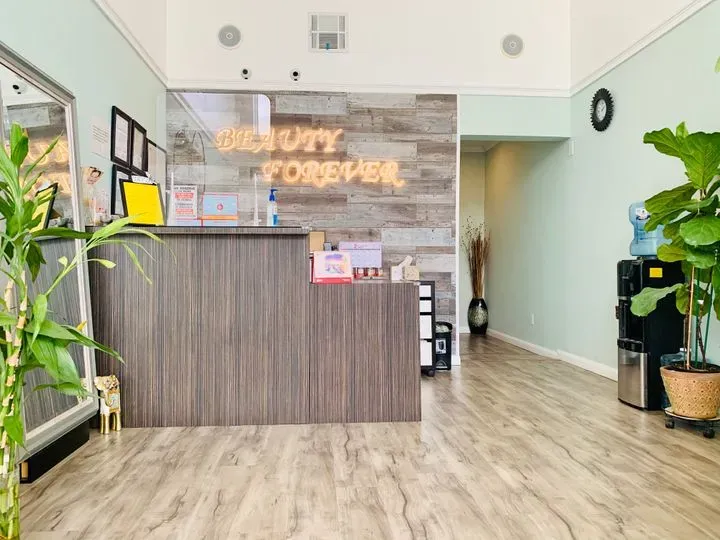 https://cdn.salonspotlight.com/photos/T5R4sntppgqLloDZKsI6/eb57847a-d05d-4664-9868-3b48c679df7d_720x720