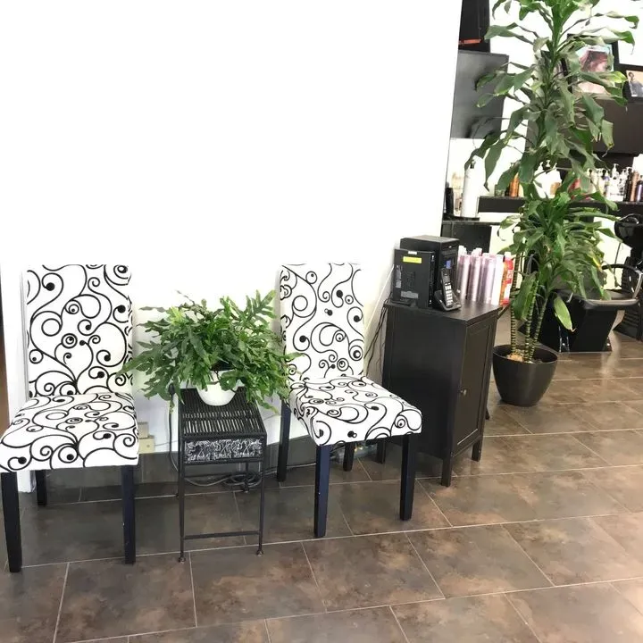 https://cdn.salonspotlight.com/photos/T6LpVaqNrvknAV0mhZ7Q/8539a381-87a0-4262-a6b3-7bd3680cc6df_720x720