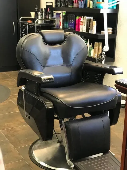 https://cdn.salonspotlight.com/photos/T6LpVaqNrvknAV0mhZ7Q/f20759f6-47b0-404a-aae5-968f405626d5_720x720