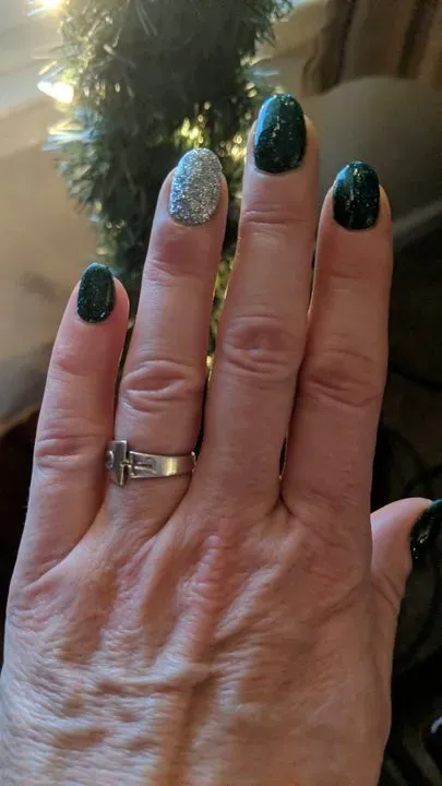 https://cdn.salonspotlight.com/photos/T7w7ZpAmE1D1KTSfyhqT/46a1023d-6e59-45d6-8c8f-1debb99bfd23_720x720