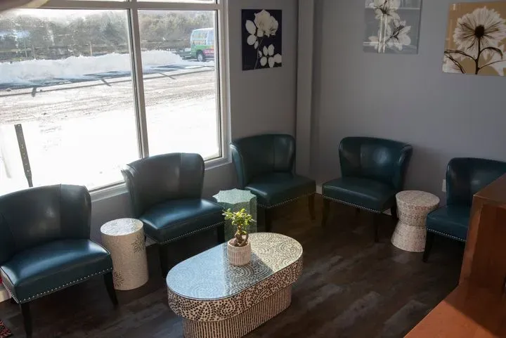https://cdn.salonspotlight.com/photos/T8HClFdjM8upwiIVDI2z/fda85fca-b672-4598-b061-ced8367ca16b_720x720