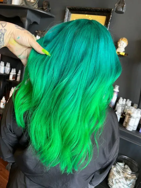 https://cdn.salonspotlight.com/photos/T8c2zNi56Kkkn8iv0FeS/4203c251-1c39-4ad8-8d3c-fc348c68f09a_720x720