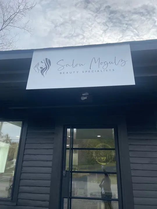https://cdn.salonspotlight.com/photos/T9B4ZvKZriYVSr3qwgKT/97af289f-322b-4066-9e92-a817834537f2_720x720
