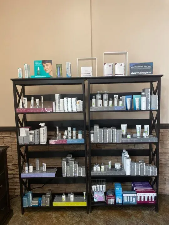 https://cdn.salonspotlight.com/photos/TAAV4DdDR9WP21UUYC3D/134ee9da-c0bc-4417-ab07-70cb140b4928_720x720