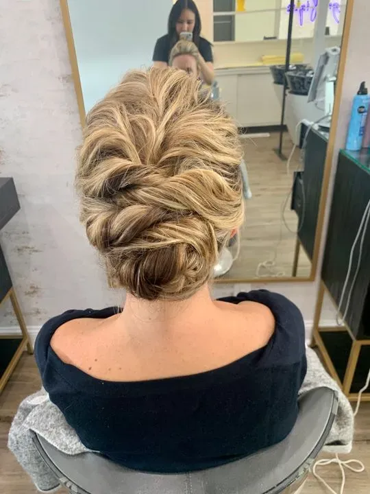 https://cdn.salonspotlight.com/photos/TD8HvcXZ4tkMXVuWV6Ti/b01afcb6-37d2-4929-bc33-ad8f815d0476_720x720