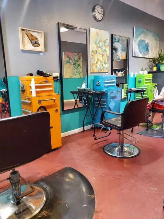 https://cdn.salonspotlight.com/photos/TDCUamOdNnjQKogMKIUw/d15ed729-1f70-4235-be5e-e8bf2da4aee6_720x720