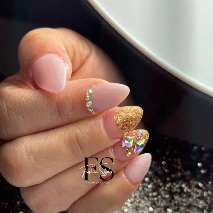 https://cdn.salonspotlight.com/photos/TDNWQTNi8SsQIUQmRvdG/9b9b8f47-a75c-4ba1-bf0c-6527eaf7e5e1_720x720