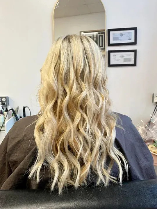 https://cdn.salonspotlight.com/photos/TDRq55GAx0TlMj3ss43G/c3a3a2bd-8d55-4e4e-b22c-e05cd072f7a3_720x720