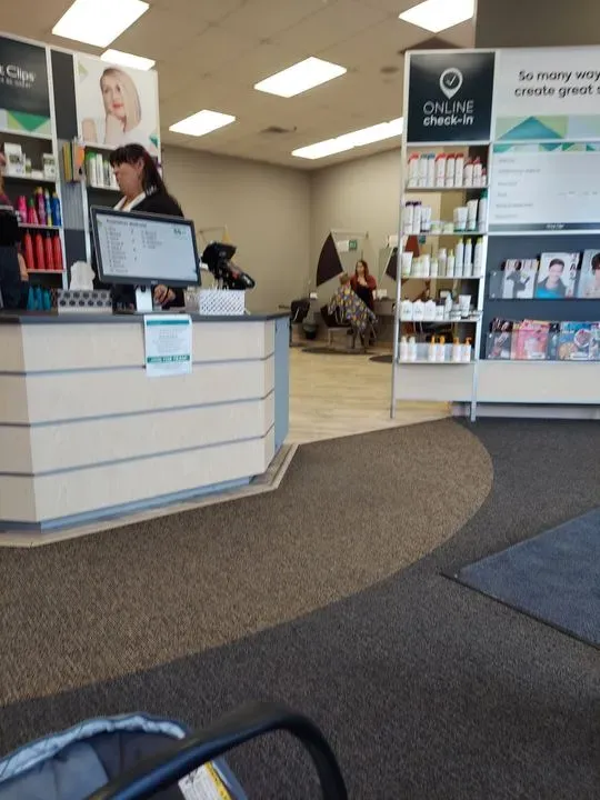 https://cdn.salonspotlight.com/photos/TDm9D4PiFMPAl0PTAqUB/6f595cf2-120a-437d-84dd-7a7e4131c9e7_720x720