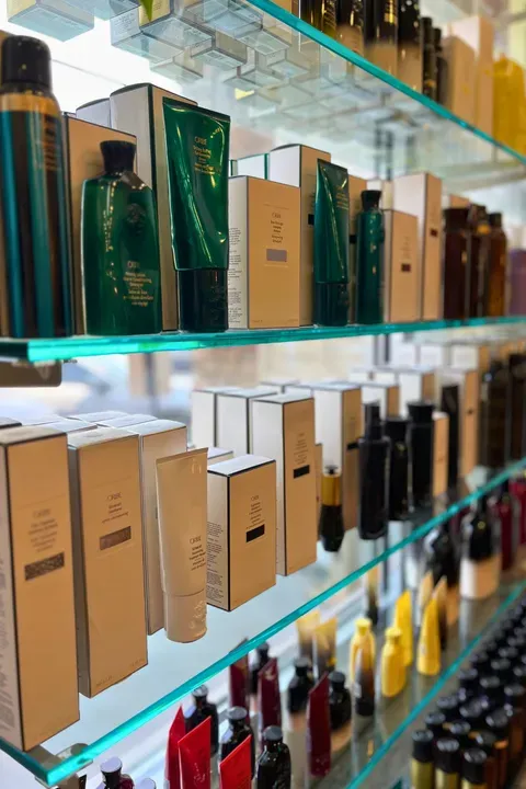 https://cdn.salonspotlight.com/photos/TDsMDSW39M6dFILe1wva/109a15e7-f02c-4ded-8e34-651ca153638c_720x720