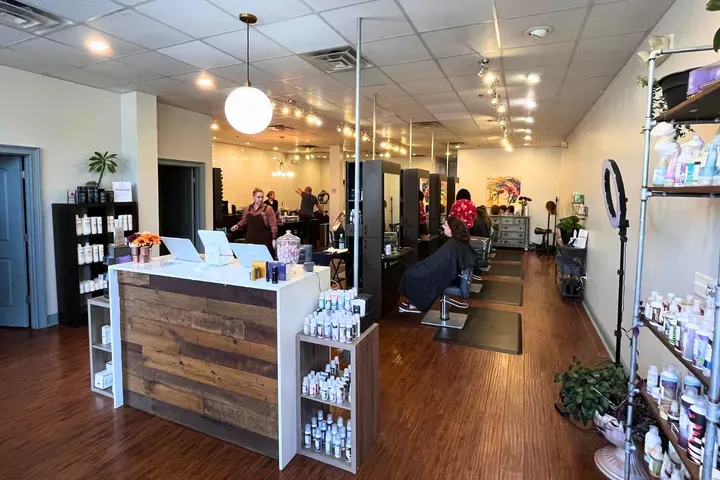 https://cdn.salonspotlight.com/photos/TDsMDSW39M6dFILe1wva/8c257535-801f-4bc3-bdaf-f841b9b58062_720x720
