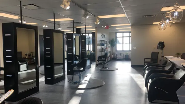 https://cdn.salonspotlight.com/photos/TEQCv6SC3WLemk9SJMwn/6baea4b5-9fcf-4d80-ae6d-ad91cd40ce40_720x720