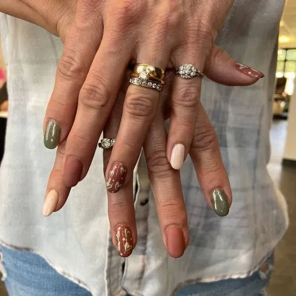 https://cdn.salonspotlight.com/photos/TEQCv6SC3WLemk9SJMwn/a22da78f-7c1b-4a1f-9b50-c49a60f343aa_720x720