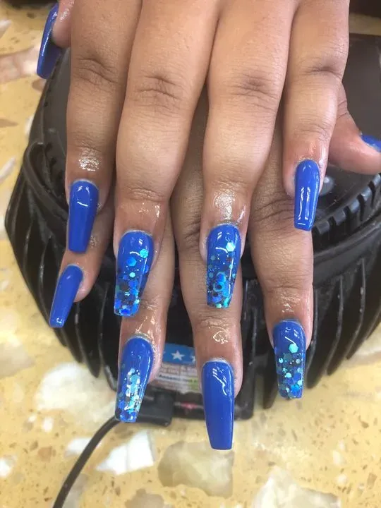 https://cdn.salonspotlight.com/photos/TETYNu3Kqf2Rh2gI59AQ/826d5ca7-05a0-4eb9-a370-1cf84813518b_720x720