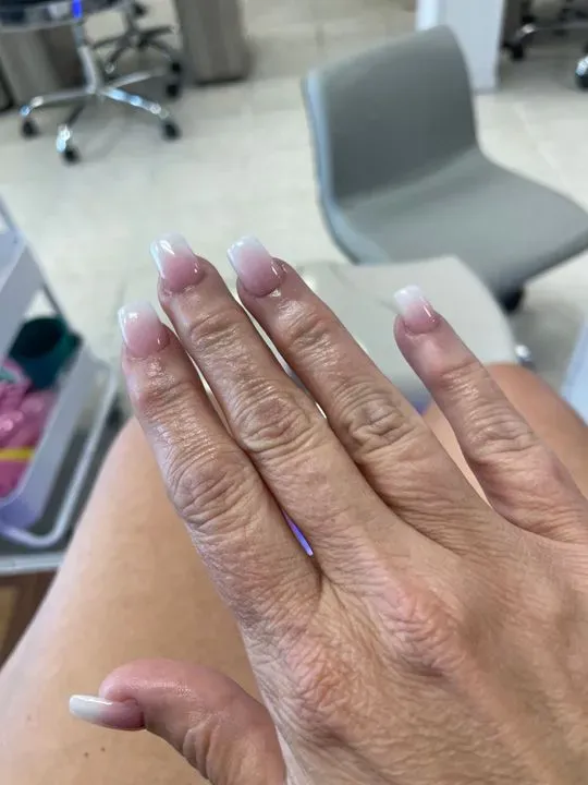 https://cdn.salonspotlight.com/photos/TETYNu3Kqf2Rh2gI59AQ/ff19a3aa-e878-40c2-aacc-10e23186b7a4_720x720