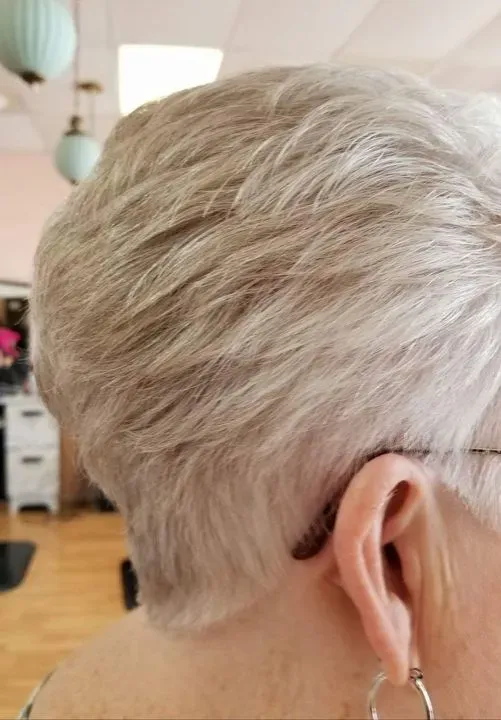 https://cdn.salonspotlight.com/photos/TElIkOTEKB5HXTmiZFGI/03e62814-bd5d-4556-83c2-32887a51ba27_720x720