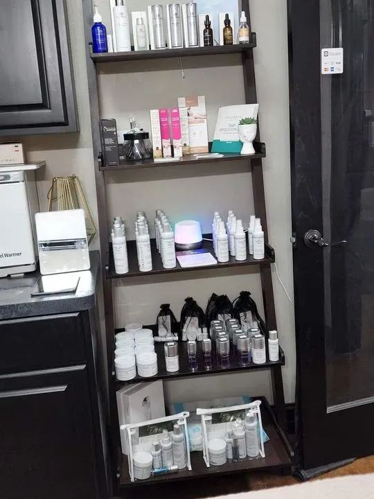 https://cdn.salonspotlight.com/photos/TFIH2c663goOk94Mkmk3/fe299d8d-db68-4d11-aba1-c7d503f556aa_720x720