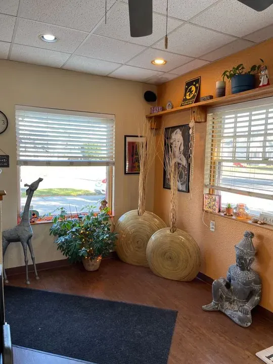 https://cdn.salonspotlight.com/photos/THkZMD1iowZV6zZIzjZr/28d77db0-a06a-4574-86da-cb96e48bd36b_720x720