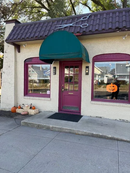 https://cdn.salonspotlight.com/photos/THkZMD1iowZV6zZIzjZr/612a6819-63b8-434b-80cb-75c40ab4473b_720x720