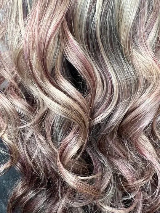 https://cdn.salonspotlight.com/photos/THvSnK7eqiqH1vAVK0Mj/33ed20c9-aa10-4573-92ac-e098f2c333f3_720x720