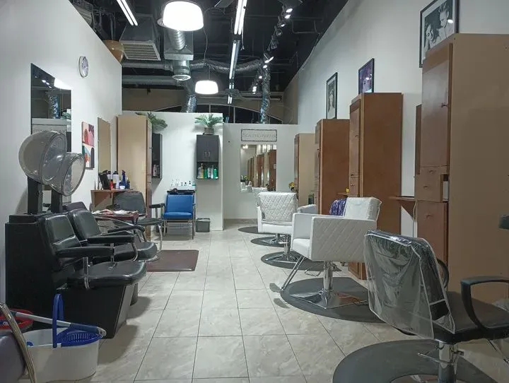 https://cdn.salonspotlight.com/photos/TKAz8odmPwdMprQxHTbX/05085ea4-74c4-40ad-97b3-3978a338f0e5_720x720