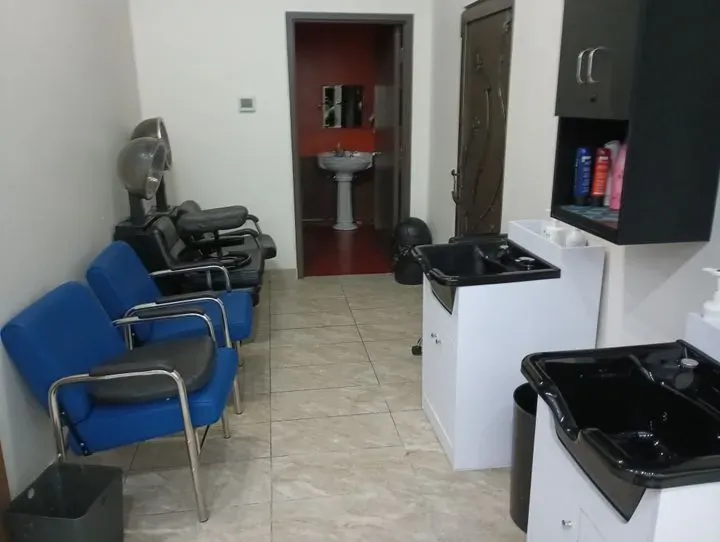 https://cdn.salonspotlight.com/photos/TKAz8odmPwdMprQxHTbX/edc69620-1d54-405d-95ed-182e48d984b3_720x720