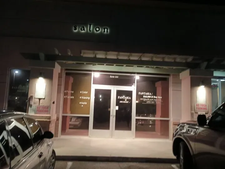https://cdn.salonspotlight.com/photos/TKAz8odmPwdMprQxHTbX/f69b8cf8-801c-4e1e-9aa3-71f56c808bec_720x720