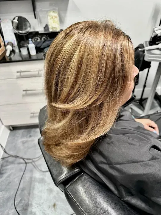 https://cdn.salonspotlight.com/photos/TKetGs9LqIYpn0bxpgYz/479fd129-37ac-4022-a959-a728ca3ec2ba_720x720