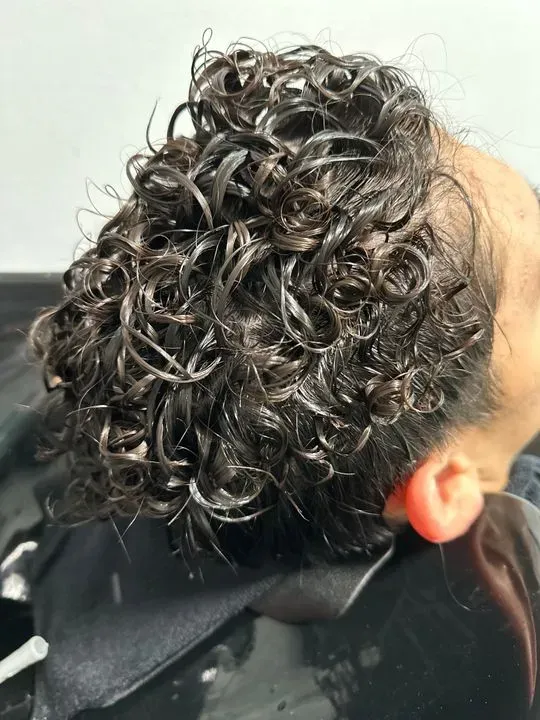 https://cdn.salonspotlight.com/photos/TKetGs9LqIYpn0bxpgYz/7a6578f9-195d-4375-a05d-931ebab32910_720x720