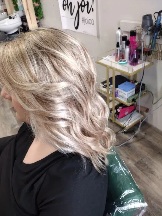 https://cdn.salonspotlight.com/photos/TMOx2ur1tTmvXSFib0bP/0ee78dea-d588-44d7-bf40-5b4dd0264417_720x720