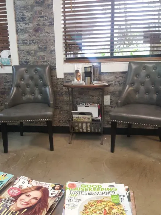 https://cdn.salonspotlight.com/photos/TOWxGHtlBpQsIlBzO5JT/5d4b7968-e0f3-4fa9-9629-87831a4c0d72_720x720