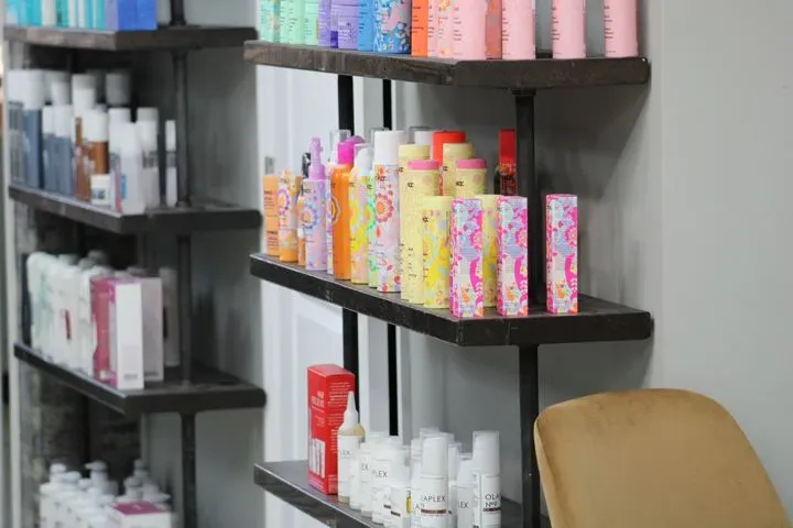 https://cdn.salonspotlight.com/photos/TOWxGHtlBpQsIlBzO5JT/89db0258-487f-4e32-93f7-7213ba6e8103_720x720