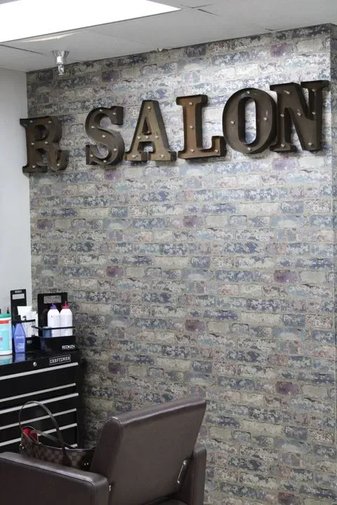 https://cdn.salonspotlight.com/photos/TOWxGHtlBpQsIlBzO5JT/faaa8420-2689-4cb0-a9dd-bc9924173df4_720x720