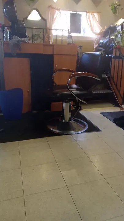 https://cdn.salonspotlight.com/photos/TRVervoxuLfEcANJq9cP/4679cebc-84a5-495c-bfba-456fd82e1188_720x720