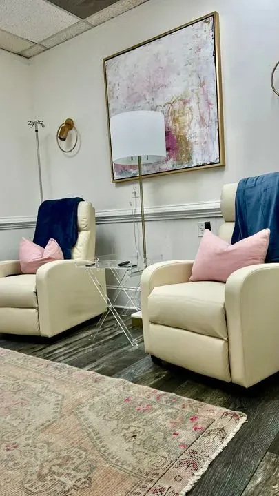 https://cdn.salonspotlight.com/photos/TTeFyPrbfupM1PFSnUj9/9995088c-f2e8-4ea0-9536-2528df1574a1_720x720