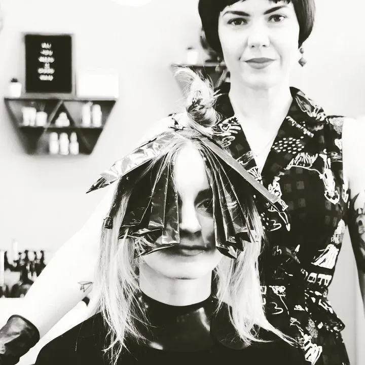 https://cdn.salonspotlight.com/photos/TVRVF7euZZVAnytfhmeO/d1bf3f47-bee8-466f-b402-71c53f47f8b6_720x720