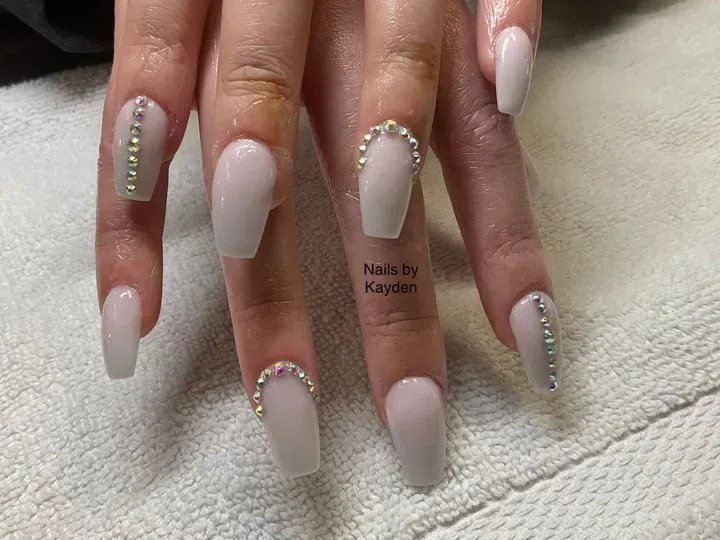 https://cdn.salonspotlight.com/photos/TWk3UXG0jtyjMluVVaJt/adfb1ba5-b869-409f-93ad-83e644667cac_720x720