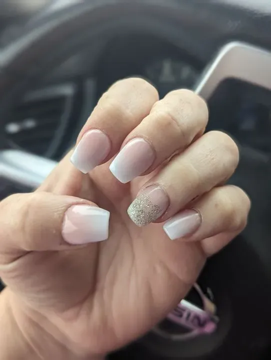 https://cdn.salonspotlight.com/photos/TWk3UXG0jtyjMluVVaJt/c22147f5-ed6e-4d70-84ae-6eec3b928fc4_720x720