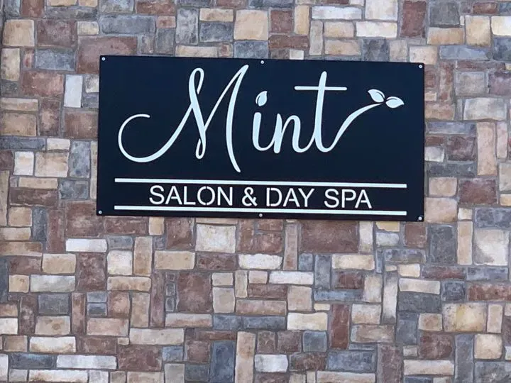 https://cdn.salonspotlight.com/photos/TZTa1wYuwLeJee0SJawd/87870545-8d6f-4169-978e-b2ce4d78b368_720x720