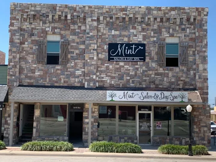 https://cdn.salonspotlight.com/photos/TZTa1wYuwLeJee0SJawd/c8bfdd83-5bb2-4dd8-8b61-02516a84fda5_720x720