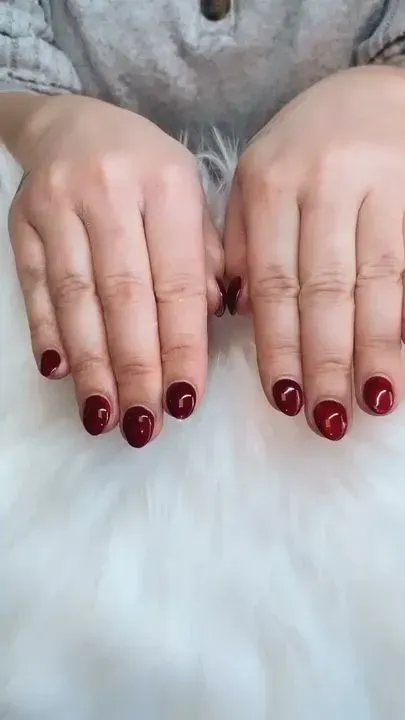 https://cdn.salonspotlight.com/photos/TZhOQSmGzbR3i9kdRiOa/d00d2512-32ef-44b7-ba27-829a1011d189_720x720