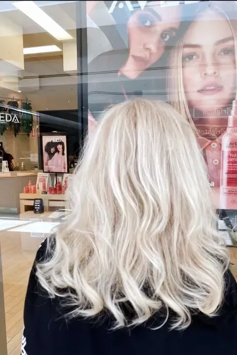 https://cdn.salonspotlight.com/photos/TbPu45X0AQuijDc6hceE/653194aa-19f5-47cb-b2cb-fcd15dcb8e9a_720x720