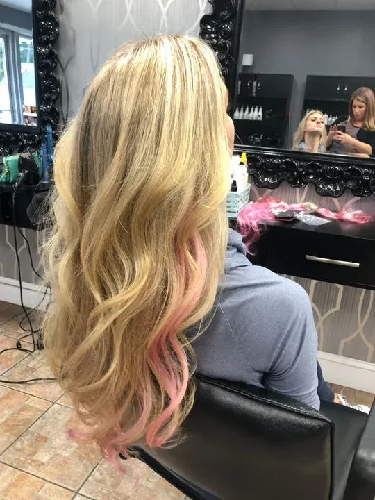 https://cdn.salonspotlight.com/photos/TckpHcHhSeSVIdNFNAC5/f22d3530-d5e7-4a76-ae10-7ad278b0c8ce_720x720