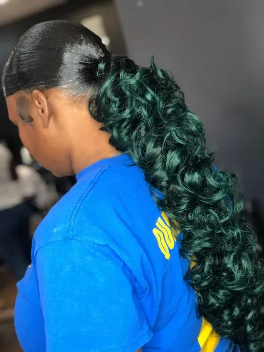 https://cdn.salonspotlight.com/photos/Tf6DaK0D6O2CnobEqk31/995f5e89-78f5-4d2f-9028-428cef157fb9_720x720