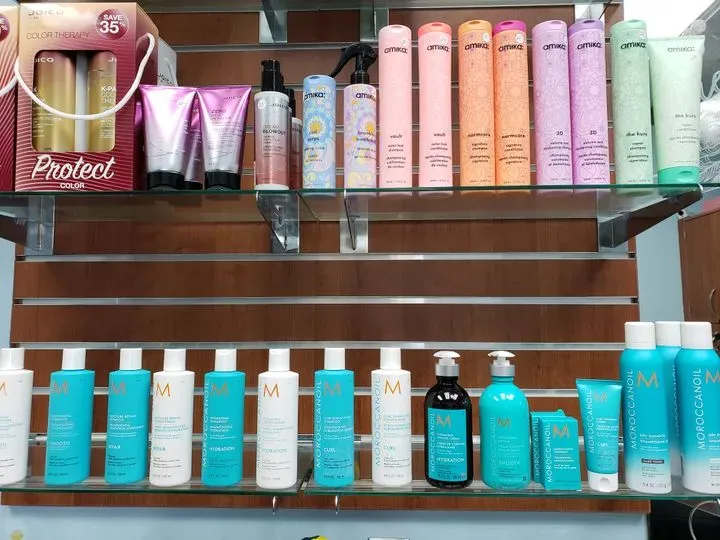 https://cdn.salonspotlight.com/photos/TfuoLH081hzqVr4VtVlm/15cc2e0c-6f23-4f1c-bd2f-20876d703bc7_720x720