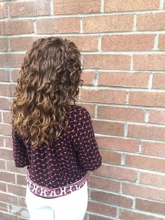 https://cdn.salonspotlight.com/photos/ThFHpTPzkMOFtqsSjWgd/dd6e91ed-3631-4039-a581-e564df498a35_720x720