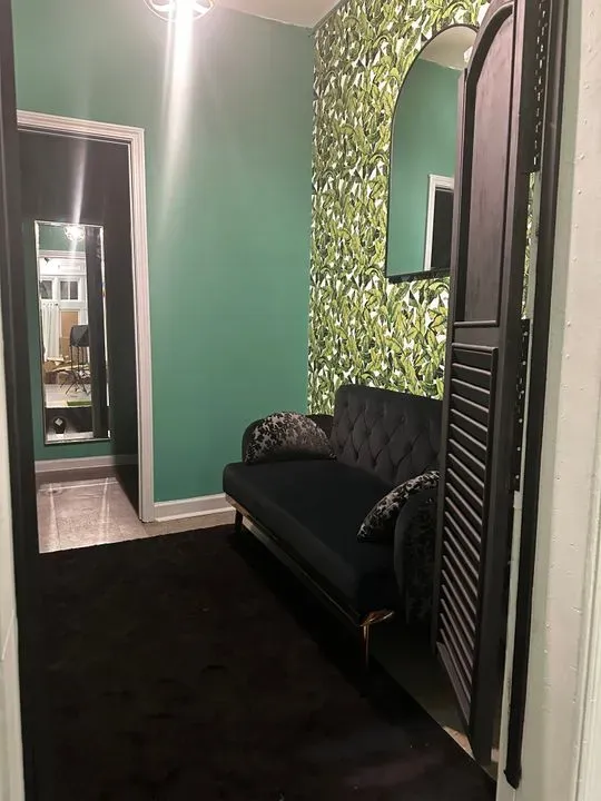 https://cdn.salonspotlight.com/photos/TiG1OUoGBADeO3AAGyA9/78683ebb-e71f-4318-9e83-f89863f5fb77_720x720