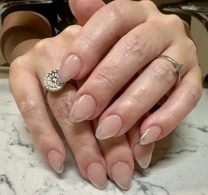 https://cdn.salonspotlight.com/photos/TijH0jWJ7hOuFEVOozgi/b7757a3d-287d-492b-b16e-ff0def998d8a_720x720