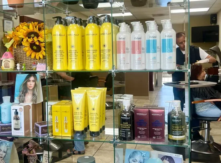 https://cdn.salonspotlight.com/photos/TkDCgtKA4Fad0vf0mAI4/65abca13-33ce-4acd-8482-f153d56324b3_720x720