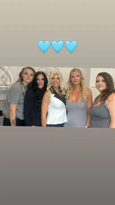 https://cdn.salonspotlight.com/photos/TlFOhZc3vVvv01uHVzrg/10a292f2-7dc0-425a-af4e-85a493b72e92_720x720